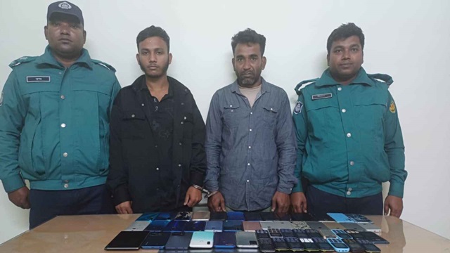 ৫০টি চোরাই ফোন উদ্ধার, চক্রের ২ সদস্য গ্রেফতার